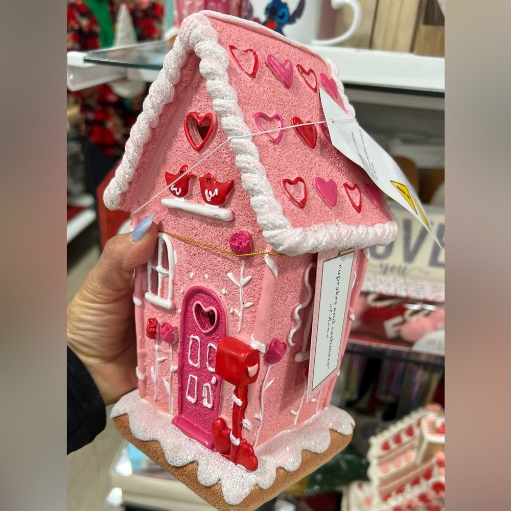 Cupcakes & Cashmere valentines LED light house